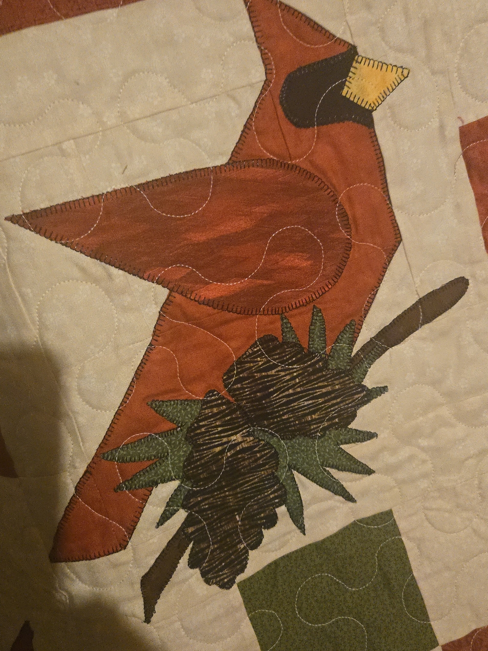 Handmade christmas Cardinal Patchwork Quilt - Red and Green Home Bedding - Picture 8 of 10